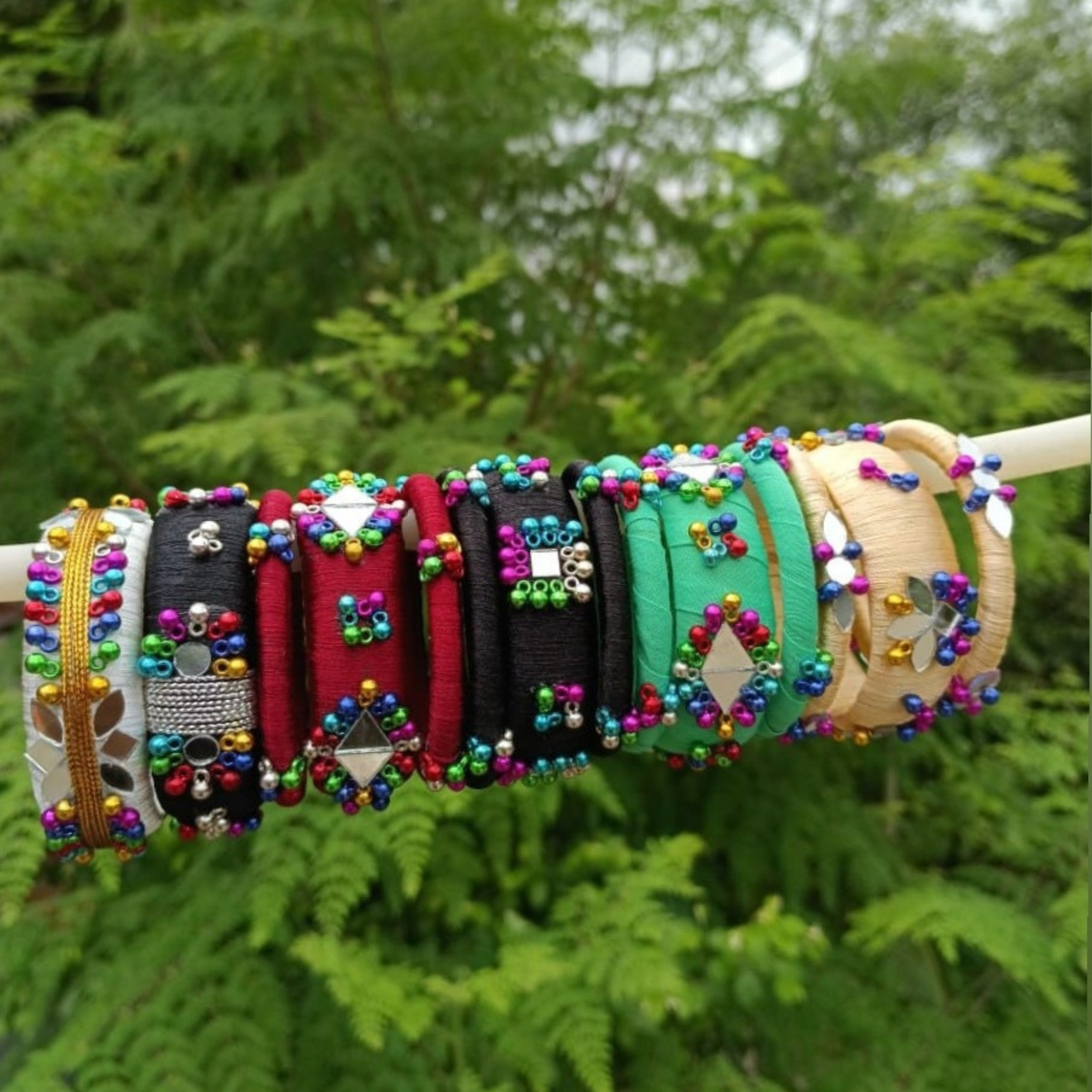 হ্যান্ডমেড চুড়ি: বাঙালি নারীর ঐতিহ্য ও আধুনিক ফ্যাশনের মেলবন্ধন